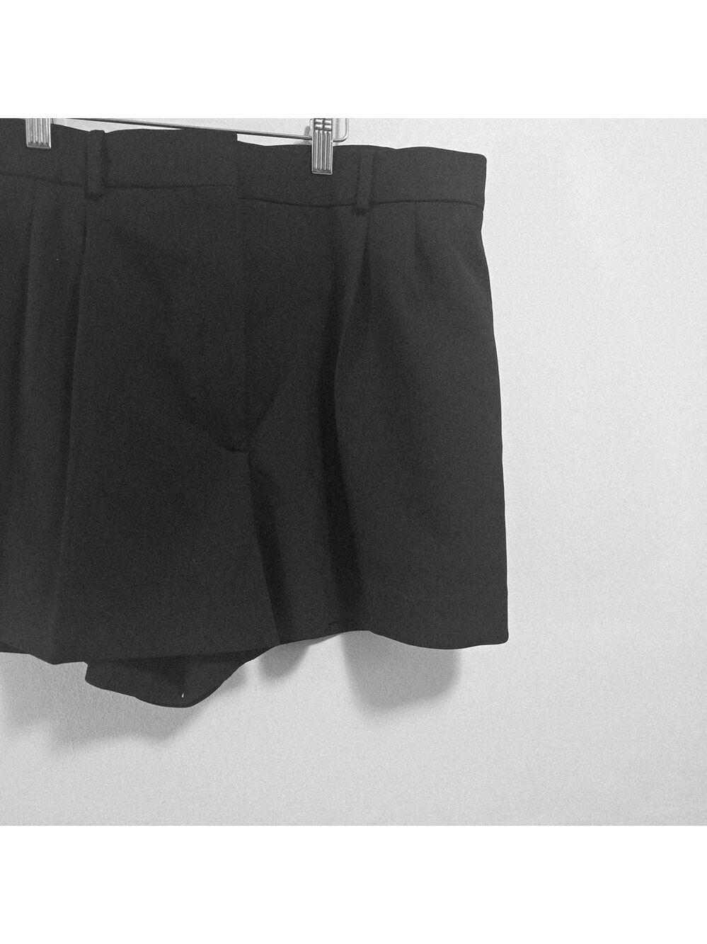 Aritzia Babaton Black High-Waist Tailored Shorts - Picture 3 of 8